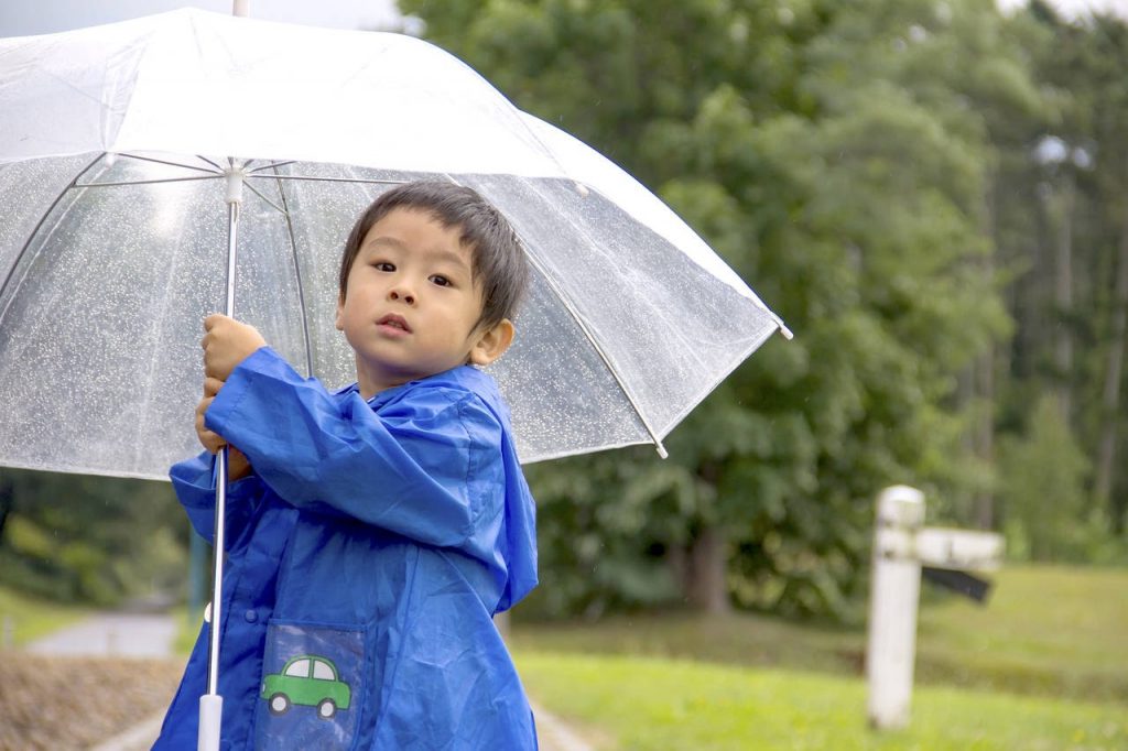 傘 かさ 幼稚園 保育園に入園する幼児におすすめな雨傘選びからお名前付けまで 1人目のママ応援コラム お名前シール製作所