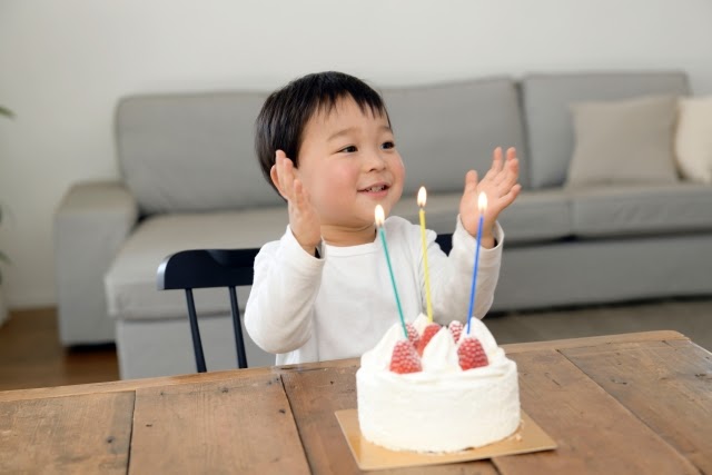 お誕生日を楽しくお祝いしよう 盛り上がる手遊び紹介 お名前シール製作所 スタッフブログ